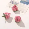 Estilo Japonés Lindo Tela Cuadros Relleno de Algodón 3D Fresa DIY Accesorio para el Cabello Pasador Broche Zapato Bolsa Ropa Accesorios Piezas