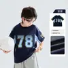Ropa Infantil Camiseta Fresca de Manga Corta para Niños 2026 Verano Nuevo Estilo Tops con Parches de Color Contrastante para Niños Ropa de Verano de Manga Media para Niños Grandes