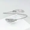 Pulsera de Metal Ajustable Abierta de Dos Piezas con Plumas Personalidad Exagerada Nicho Simple Joyería de Mano Transfronteriza Europea y Americana Venta al por Mayor