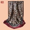Novo Lenço Quadrado Estampa Leopardo Cetim 90 Cores Estampa Símbolo Redondo para Proteção Solar, Envoltório de Cabeça, Decoração Lenço de Seda, Lenço de Pescoço