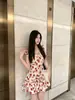 Vestido Rojo Retro de Estilo Francés para Vacaciones en la Costa con Estampado Floral Rojo y Cintura Ceñida, Dulce Estilo de Verano, Vestido Corto Súper Bonito para Mujer