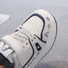 Zapatillas de Cuero Bajas para Niños 2026 Otoño Nueva Moda Zapatos Blancos para Niñas y Zapatos Deportivos Antideslizantes de Suela Suave para Niños