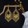 Pendientes Europeos y Americanos Transfronterizos Largos de Gota de Agua con Borla de Hoja y Campana, Clip para la Oreja sin Agujeros, Estilo Étnico Retro de Alta Gama