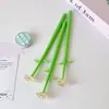 Caneta esferográfica neutra estilo cartoon feminino com flores de rosa artificiais e refis substituíveis, adequada para journaling, presente de Dia dos Namorados para estudantes