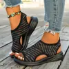 Sandalias Deportivas Casuales de Malla Tejida Fly-Knit Planas Slip-On con Punta Abierta para Mujer, Estilo Nuevo Verano 2026 Tallas Grandes Transfronterizas, Europeas y Americanas