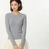 Coleção Outono 2026: Blusa Feminina de Manga Longa com Gola Redonda, Estilo Francês, Corte Slim, Perfeita para Usar em Camadas com uma Camiseta de Corte Regular
