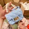 Bolsa de gelatina, al por mayor para exportación, bolso de mano para niños, nuevo estilo 2025, bolso tote adornado con cadena y perlas, minibolso tote con patrón de diamantes