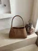 Textura de alta qualidade, bolsa de ombro com padrão trançado de luxo leve para mulheres, nova bolsa baguette, bolsa de ombro casual para o dia a dia, transfronteiriça