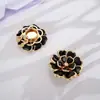 Accesorio único y creativo para manualidades: alfiler de solapa de camelia acrílico, accesorio decorativo versátil para puños de camisa