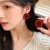 Novos Brincos Retro Veludo Vermelho Estilo Hong Kong Outono e Inverno 2026, Brincos Franceses Exquisitos, Acessórios de Orelha de Nicho e Estilosos