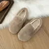 Zapatos peludos de felpa de doble propósito para exterior e interior para mujer, estilo mula, forro polar, sin cordones, 2026, zapatos de algodón de punta cerrada, pantuflas cálidas de otoño e invierno para el hogar