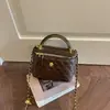 Bolsa Pequena Feminina 2026 Nova Tendência Estilo Chanel Acolchoada com Diamantes e Corrente Transversal de Mão de Alto Padrão Nicho Versátil Bolsa de Ombro