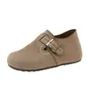 2026 Zapatos de suela plana, versátiles con aumento interno de altura, zapatos Birkenstock slip-on de otoño para mujer, nuevo slip-on de moda con hebilla de correa de tela y cuero