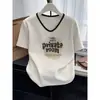 Camiseta de Manga Curta com Gola V Color Block 100% Algodão para Mulheres, Top Floral Cinza Claro Moderno e Versátil, Nova Tendência Verão 2026 Marca