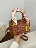 Bolsa de Mão Feminina Modelo Novo 2026 para o Dia a Dia, Bolsa Transversal de Ombro Bordada Retro Versátil com um Toque de Luxo