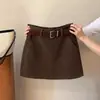 Falda corta de lana marrón retro simple estilo coreano para mujer, nueva moda de otoño e invierno, de cintura alta, adelgazante, versátil, línea A