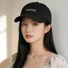 Gorra con Bordado de Letras para Mujer Estilo Nuevo Primavera y Verano 2026 Gorra de Béisbol a la Moda Versátil Protector Solar Adelgazante