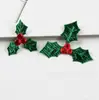 Decoración Navideña Hojas de Tres Puntas Láser Tela Dorada y Plateada Accesorios para Cajas de Regalo Hojas Simuladas Frutas Rojas Hojas Verdes Navideñas