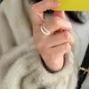 Anillo de Cruz Esmerilada de Plata de Ley 925 para Mujer Plata Brillante Diseño Simple de Nicho Estilo Hong Kong Personalidad Anillo Abierto 5170A