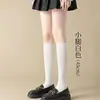 Nuevos calcetines de compresión para otoño e invierno calcetines para pantorrilla mujer delgados color liso calcetines hasta la rodilla con zapatos pequeños de cuero tubo largo calcetines jk fabricantes