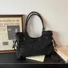 Bolsa tote versátil, simples e elegante para mulheres, novo modelo da primavera de 2026, bolsa de mão e bolsa transversal para o dia a dia, fresca e de grande capacidade