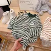 Nuevos conjuntos de ropa interior para niños de otoño e invierno, que incluyen pijamas con forro polar para niños y ropa de estar más gruesa para niñas, disponibles como conjunto de dos piezas para venta al por mayor