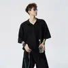 Camiseta Masculina Texturizada com Pregas e Lapela Estilo Old Money, Gola V, Estilo Americano, Manga Curta, Corte Solto Casual Versátil Tendência