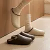 Pantuflas de algodón impermeables para mujer, nuevo estilo invierno 2026, antideslizantes para interior, de suela gruesa, afelpadas, cálidas, cómodas y de algodón antibacteriano para hombre