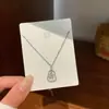 Pingente de Cabacinha Dupla Camada com Diamantes Cintilantes e Corrente Fina, Estilo Chinês para Mulheres, Design de Nicho de Luxo Leve, Presente para Melhor Amiga, Joias Simples e Exquisite Boutique