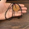 Collar con colgante de fantasma de montaña gastando dinero para hombre y mujer, llavero con colgante, cobre chino, hebilla segura, simulación de caoba, fantasma de montaña gastando dinero