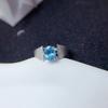 Anillo de topacio azul natural con incrustaciones de plata 925, joyería de tesoro de color directo de fábrica, cepillado tridimensional de 6 x 8 mm
