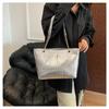 Bolso Tote Brillante con Estampado de Cocodrilo Bolso de Hombro para Mujer 2024 Verano Nueva Moda Coreana Bolso Tote de Axila de Alta Gama