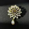Broche para Mujer Estilo Retro Palacio Europeo Broche de Diamante Perla de Agua Dulce Moda Flor Corsage Broche Elegante Joyería