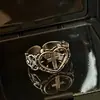 Anillo Cruzado de Amor para Mujer Anillo para Dedo de Comida Diseño de Nicho Lujo Ligero Estilo Frío Avanzado Anillo Explosivo Nuevo 2024
