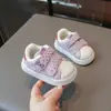 Nuevos Zapatos Casuales para Niños Otoño/Invierno 2026 Lindos de Dibujos Animados Cálidos con Felpa Puntera de Concha Unisex Versátiles Zapatos de Tabla