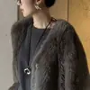 Nova Gargantilha de Cordão de Couro com Pingente Abstrato de Corpo Humano, Pingente de Design Simples e Único de Nicho, Pingente Versátil e Tendência de Luxo Leve para Mulheres