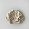 Suéter Bordado INS Estilo Coreano Primavera e Outono para Bebê Top de Suéter com Ombro Caído de Urso de Desenho Animado para Crianças