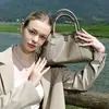 Bolso de mano de cuero genuino de lujo para mujer, nuevo bolso de moda 2026 de piel de vaca de capa superior para mujer, bolso tipo almohada versátil vintage