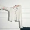 Cardigã branco de tricô fino com acabamento de orelha de madeira, para usar sobre uma regata, proteção solar e cobertura para ar condicionado, blusa de manga longa de seda gelada para mulheres