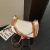Nova bolsa tiracolo da moda de luxo leve para o início do outono de 2026, bolsa de ombro e sob o braço nova e de nicho para mulheres