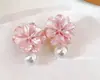 Aretes de Flor de Perla Coreanos para Mujer, Aretes de Lujo Ligero y de Alta Gama, Estilo Nuevo, Moda de Nicho, Aretes Versátiles al por Mayor