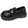 Mocasines de suela gruesa para mujer, modelo nuevo 2026, zapatos negros de cuero suave con camelia y monedas de oro pequeñas, zapatos de vestir retro estilo británico