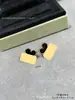 Pendientes de trébol de cuatro hojas para mujer, nácar blanco, ágata roja, chapado en oro V oro de 18 quilates, exquisitos pendientes de trébol de la suerte de tamaño mediano y pequeño
