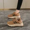 Zapatos de plataforma estilo Hong Kong transfronterizos para mujer, suela gruesa, nuevos para Otoño e Invierno 2024, populares en Internet, súper populares, casuales, deportivos, de moda, Zapatos Forrest Gump