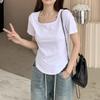 Camisa Feminina Manga Curta Gola U com Design Único, Verão 2026, Valoriza Figuras Ligeiramente Cheinhas, Esconde a Barriga, Efeito Emagrecedor, Top Curvo, Tendência