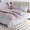 Funda de Almohada Bordada Estilo Nuevo con Borde Ancho 13374 Color Sólido Bicolor Juego de Cuatro Piezas Sábana de Cama de Algodón Puro Funda de Edredón para Uso en Hotel