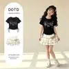 Conjunto de Dos Piezas de Falda Corta de Dibujos Animados para Niñas Mayores, Nuevo Estilo de Verano, Bloques de Color, Conjunto Versátil de Vestido Pulóver Estilo Coreano