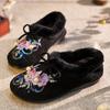 2023 otoño e invierno nuevos zapatos de mujer zapatos de algodón de Pekín antiguos casuales antideslizantes bordados con forro polar grueso y cálido zapatos de leche materna