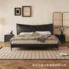 Cama tapizada retro con respaldo curvo y elevación hidráulica, arcón alto de almacenamiento, almacenamiento multifuncional para espacios pequeños, cama doble de madera maciza