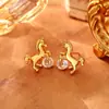 Pendientes Tótem Zodiacal Auspicioso del Año del Caballo Moda Exquisita Personalidad Creativa Pendientes de Circonita Diseño de Nicho Pendientes Versátiles